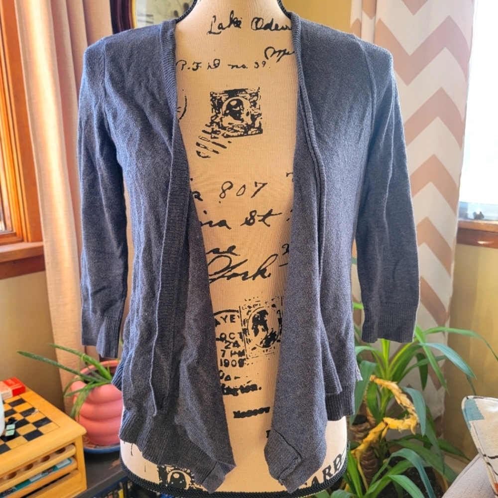 American Eagle Gray Lace Shawl Size Small